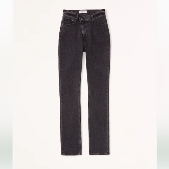 Abercrombie & Fitch Denim - Abercrombie & Fitch Ultra High Rise 90s Slim Straight Jean in Black